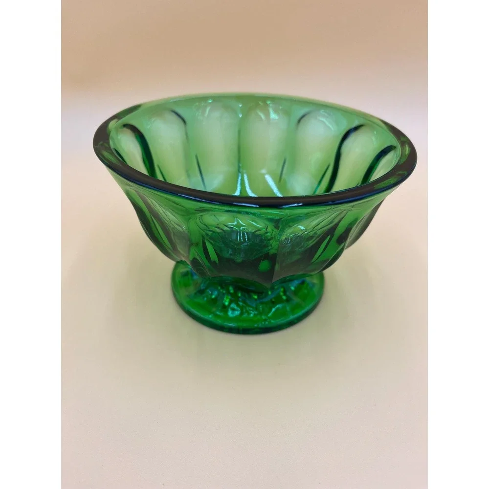 Vintage Emerald Green Glass Bowl: Decorative Panel Design